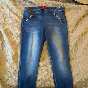 Jennifer Lopez blue denim jegging size 16